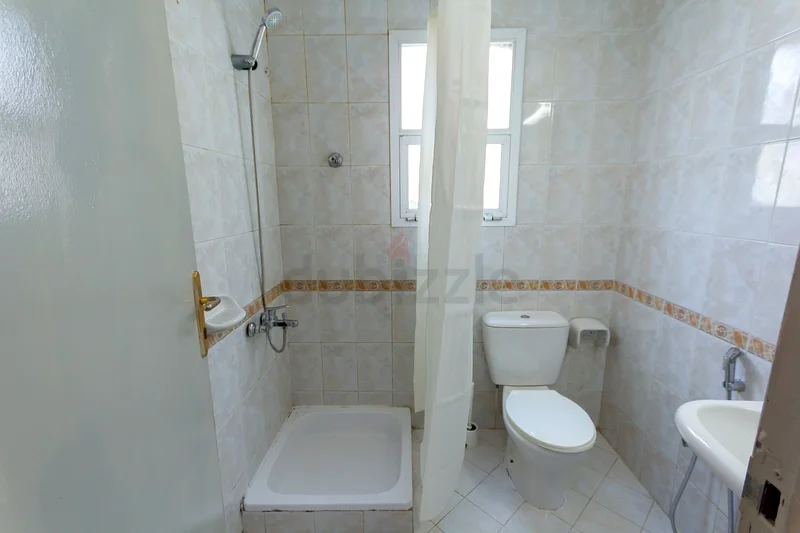 Spacious Master Room in Villa – Umm Suqeim63218793205633113