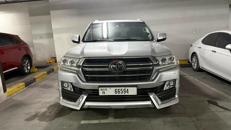 Landcruiser vxr 2020 grand touring sports edition full option63142586059394112