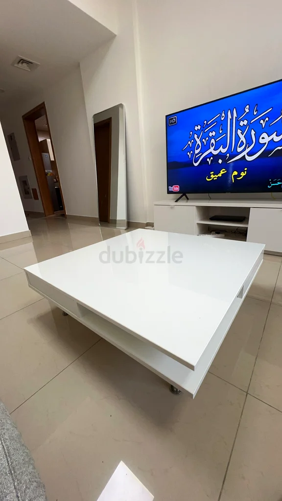 طاولة قهوة بيضاء أنيقة مع مساحة تخزين - ضرورة أساسية لغرفة المعيشة العصرية63211426122498111
