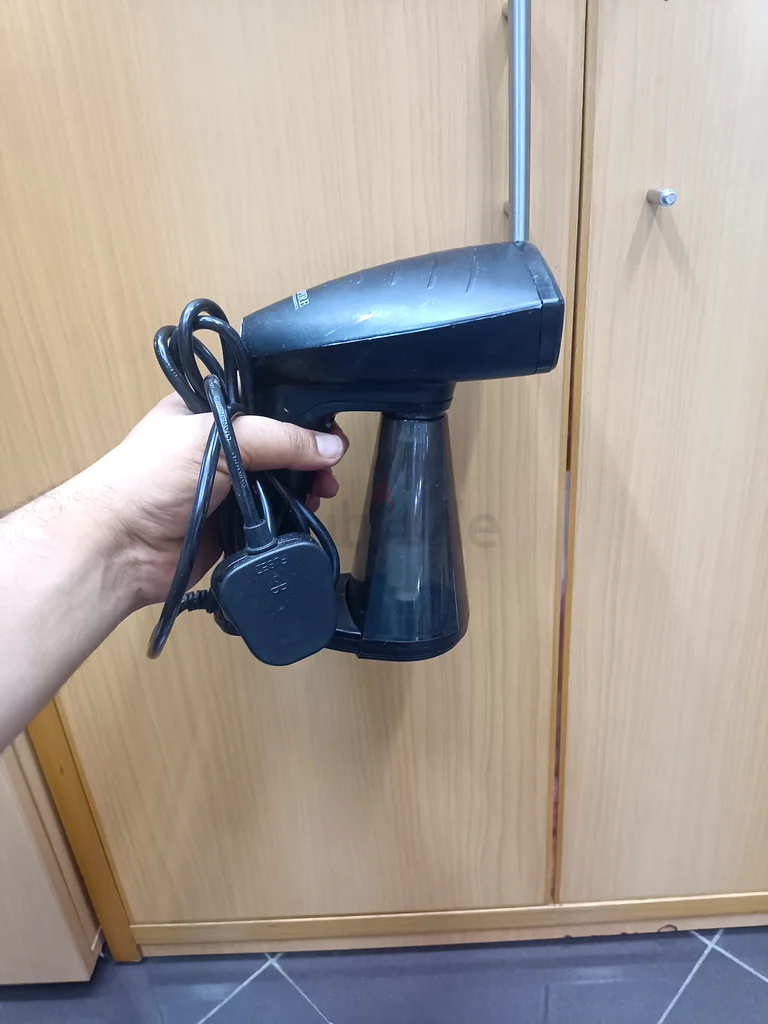 In excellent condition. Steam iron63253470817154111