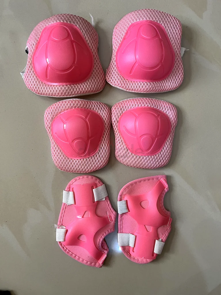 Complete kids (girls)  Rollerblading Set - pink Skates, Helmet  Protective Gear!63246752000386112