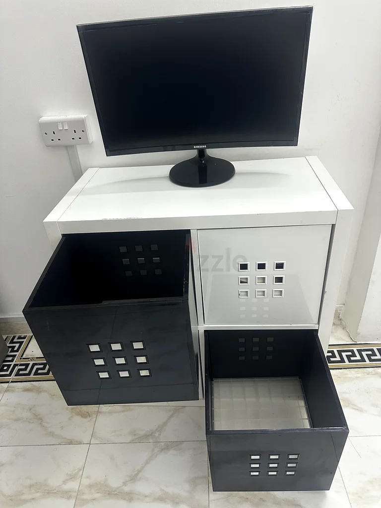 خزانة عصرية وأنيقة لمنزلك63184229783042114