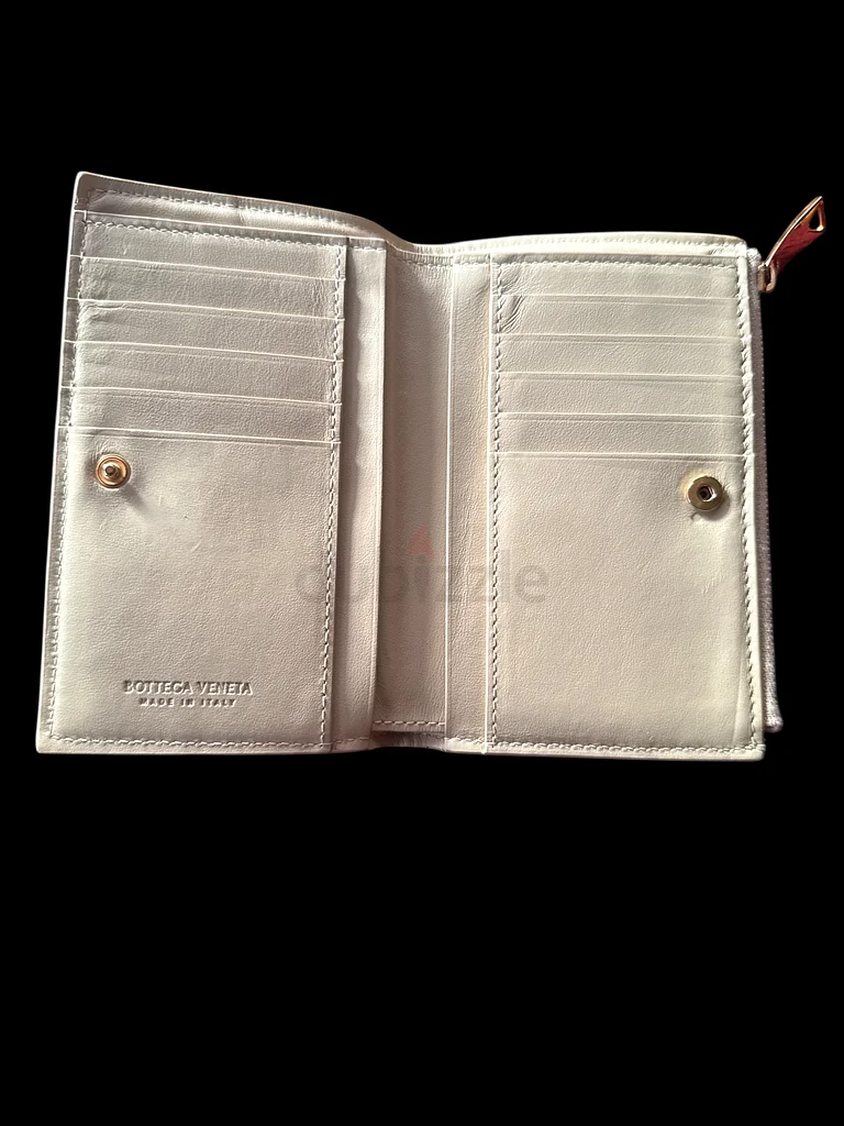 Authentic Used BOTTEGA VENETA Cassette Small Bi-Fold Wallet (2650 new)63239085822467112