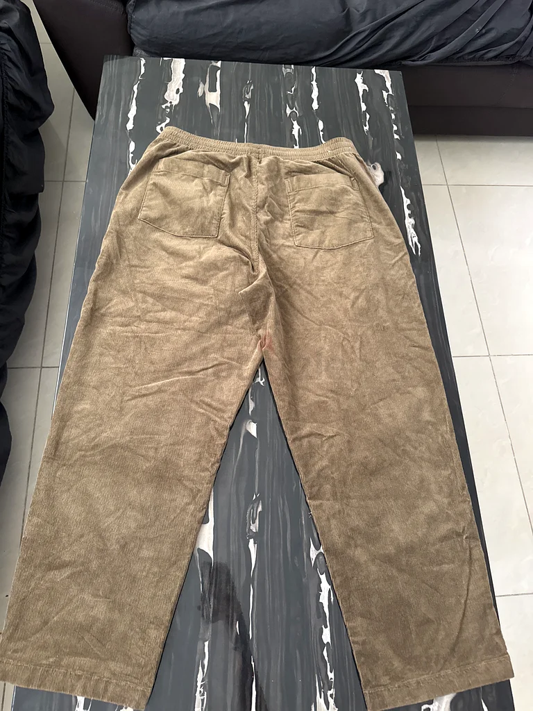 بنطلونات يونيكلو فاتحة من الساتان المخمل للبيع63237617028355111