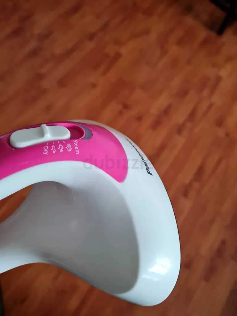 Effortless Wrinkle-Free Clothes with This Powerful Handheld Steamer!
