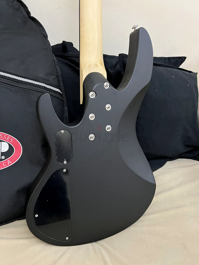 LTD B10 bass guitar63230180158979114