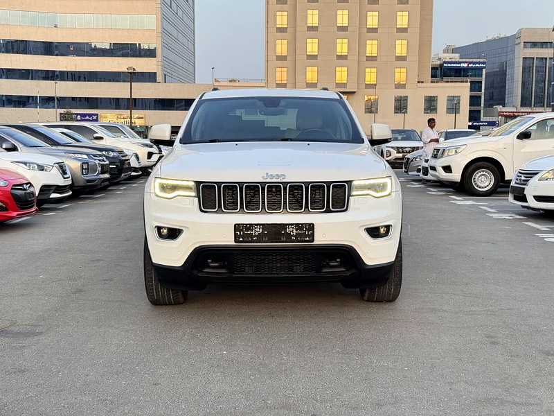 جيب جراند تشوكر لاريدو مواصفات الخليج، حالة ممتازة، قرض بدون دفعة أولى بنسبة 0٪، مالك واحد63225697475585114