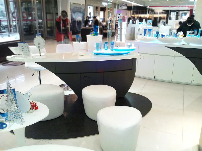 Fully Customized Cosmetic Kiosk63257630023425111