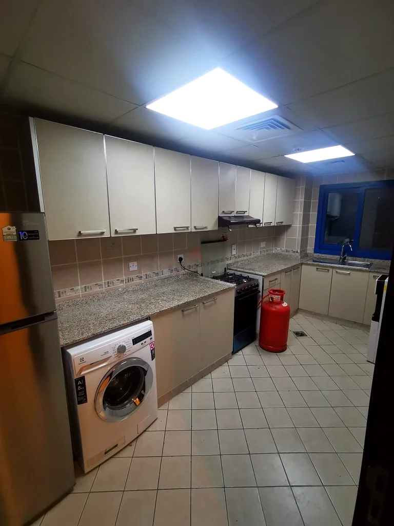 Available partition single close to the Emirates Mall, metro, and bus station63315136255233112