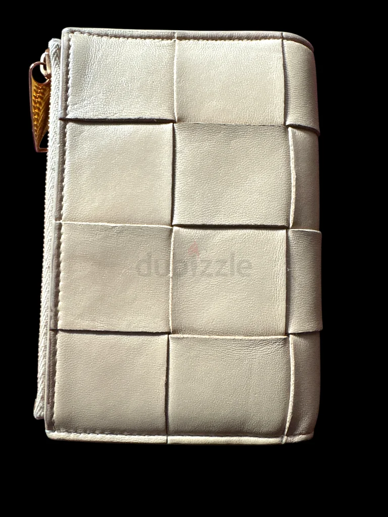 Authentic Used BOTTEGA VENETA Cassette Small Bi-Fold Wallet (2650 new)63239085822467113