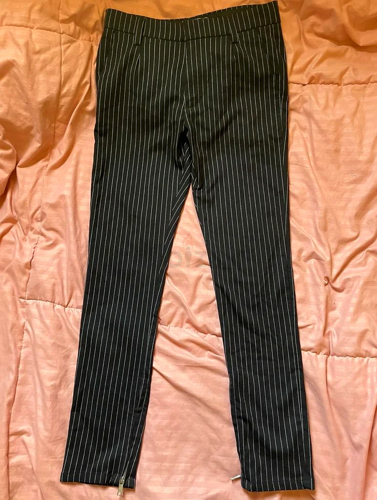 Black Pinstripe Forever 21 Trousers Size: 3063237616769027111