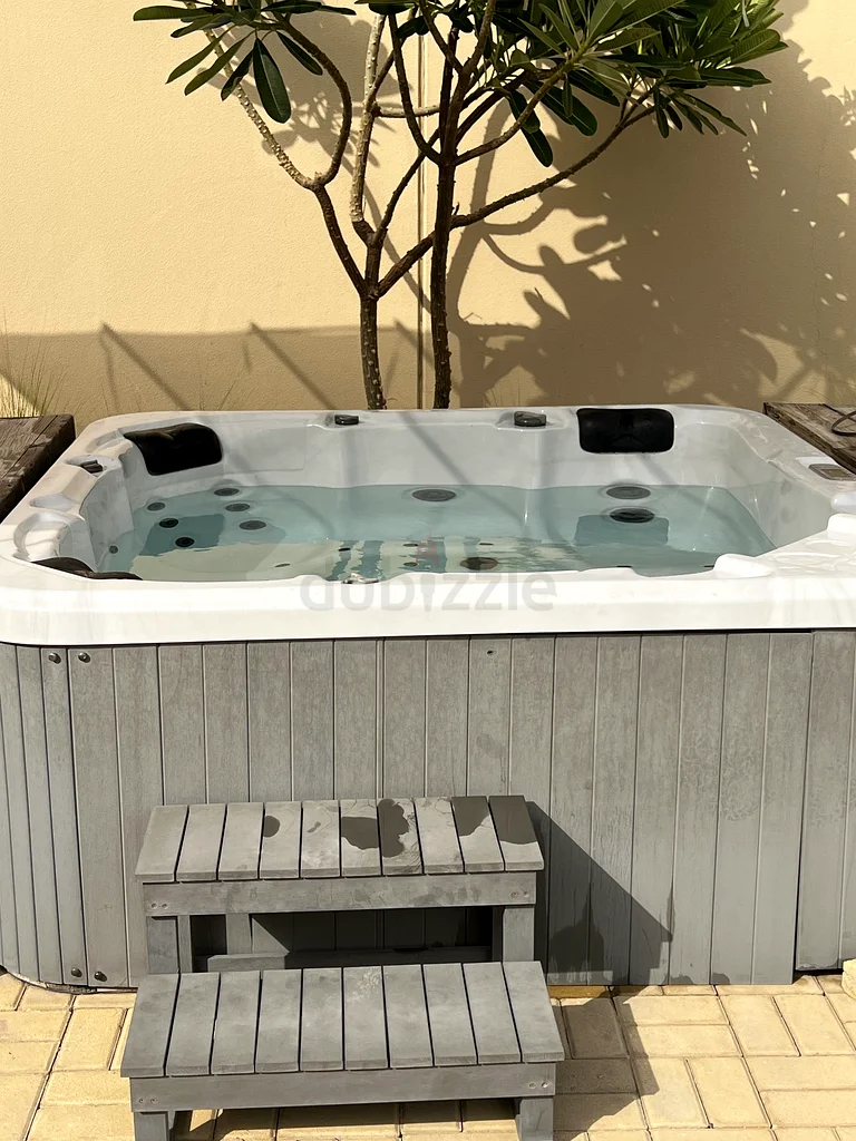 Luxurious Jacuzzi for Ultimate Relaxation63220827773315112