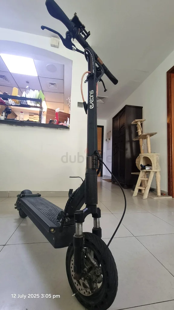 سكوتر كهربائي من إيفونز بشاشة رقمية - حالة ممتازة! متين للغاية63171757115267111