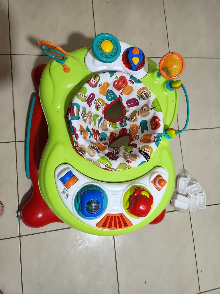 مشاية أطفال صغار63204860382465113