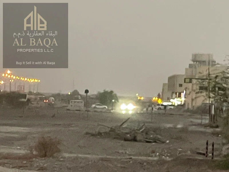 INVESTORS MAIN HIGHWAY BUILDING WITH SHOPS FOR SALE63185194113665111