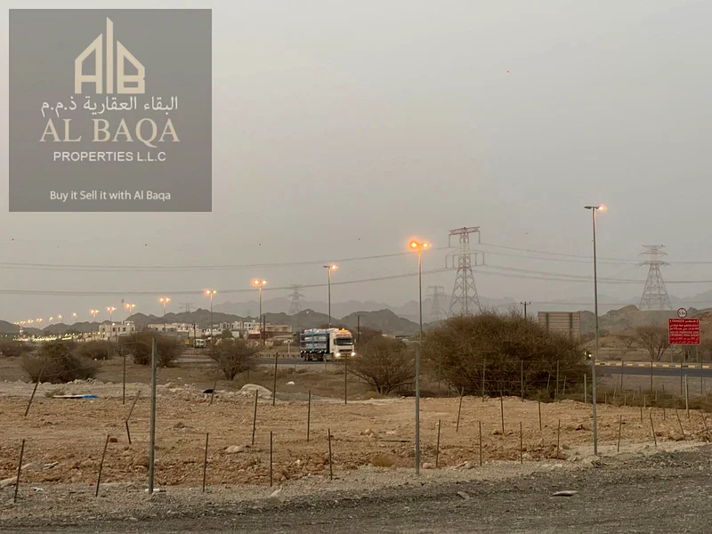 INVESTORS MAIN HIGHWAY BUILDING WITH SHOPS FOR SALE63185194113665113