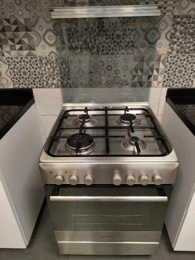 4-Burner Ariston Gas Stove + Electric Oven/Grill | Auto Ignition | Fan-Assist | No issues63168524474883112