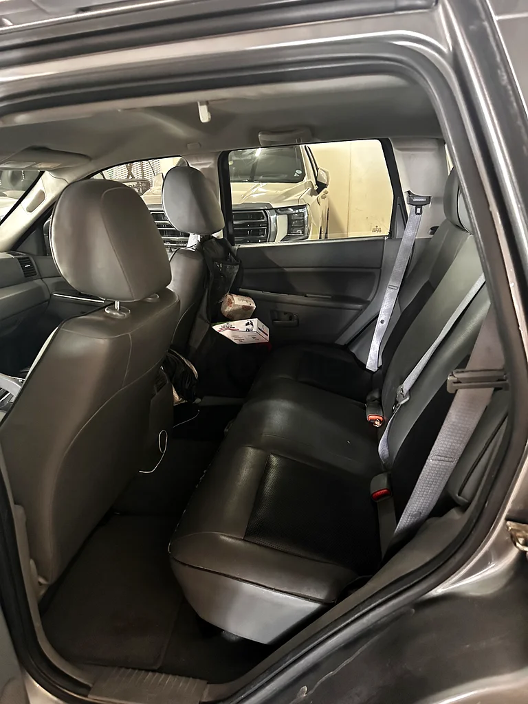جيب 4x4 V8 مع OBD63172196967553114