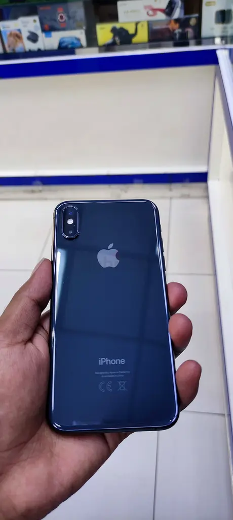 آيفون XS، 64 جيجابايت، صحة البطارية 75%، هاتف أصلي بالكامل ولم يتم فتحه للإصلاح