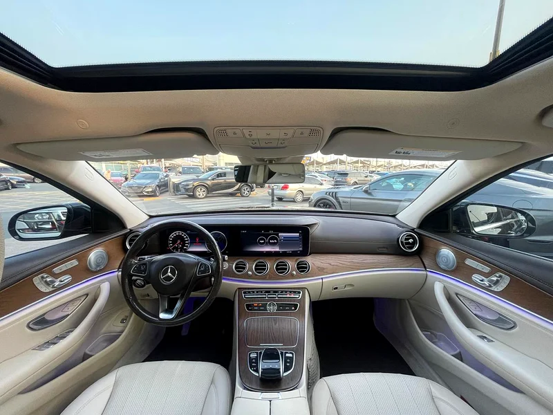 Low mileage // Large screen // Warranty // 0% down payment financing63233102667267112