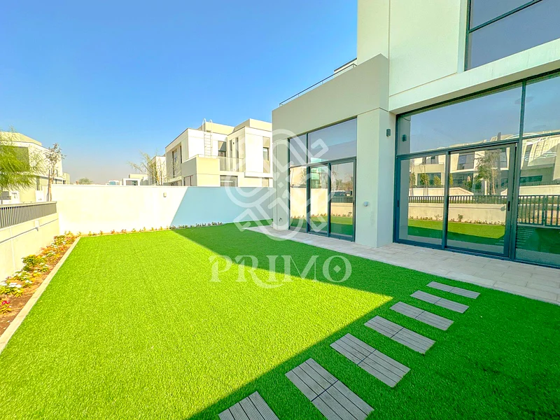 Corner Unit I Ready to Move I Large plot63762995126915111