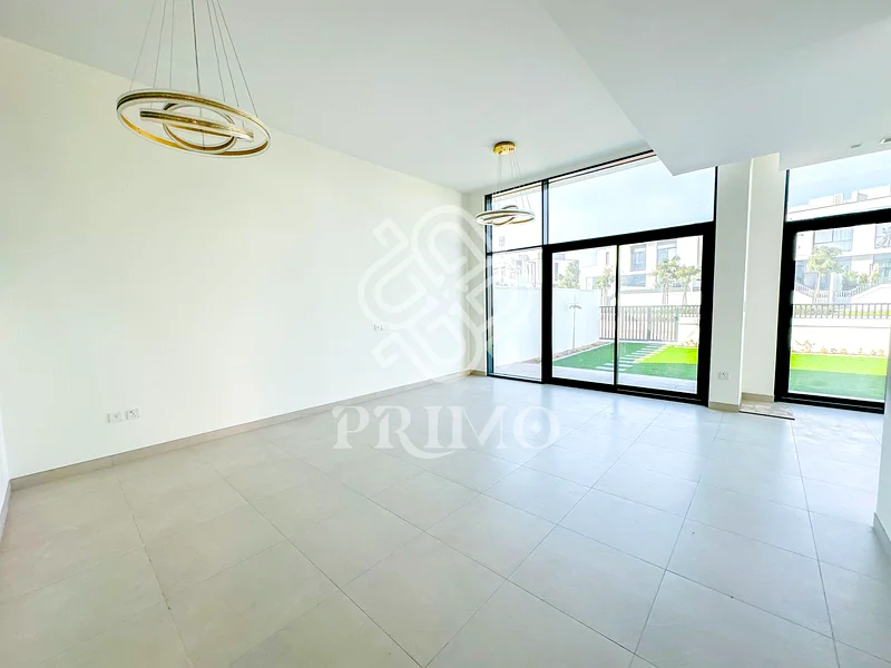 Corner Unit I Ready to Move I Large plot63762995126915114