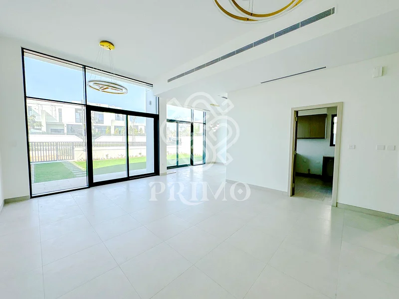 Corner Unit I Ready to Move I Large plot63762995126915113