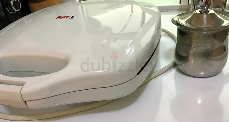 Compact Electric Grill - Perfect for Quick Meals!63168515690369111