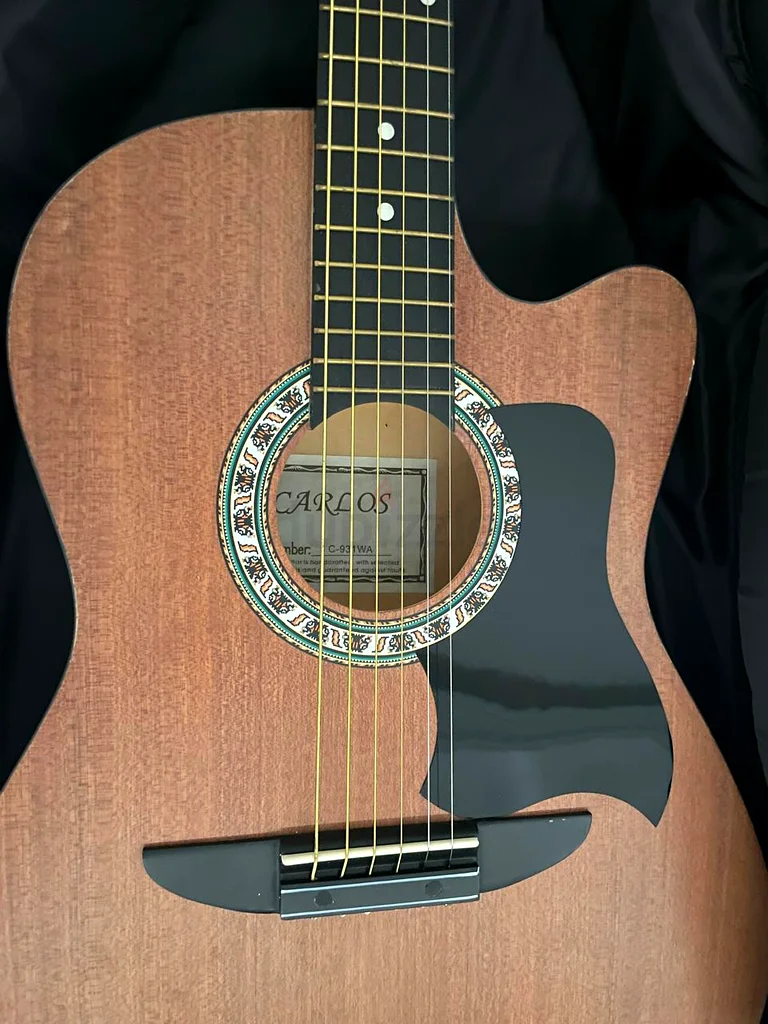 Carlos Acoustic Guitar in Excellent Condition!63230179818881112