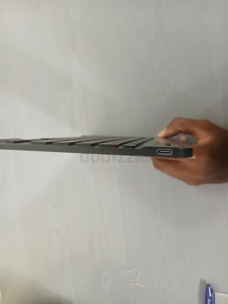 Sleek Bluetooth Keyboard - Perfect for Your Device!63254496058370111