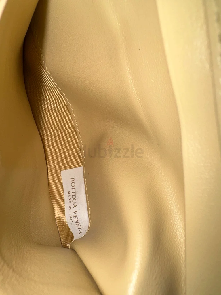 Authentic Used BOTTEGA VENETA Cassette Small Bi-Fold Wallet (2650 new)63239085822467114