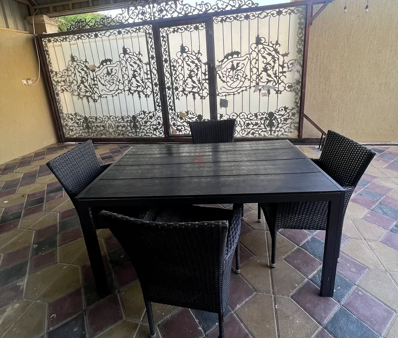 طاولة طعام خارجية63190123740929111