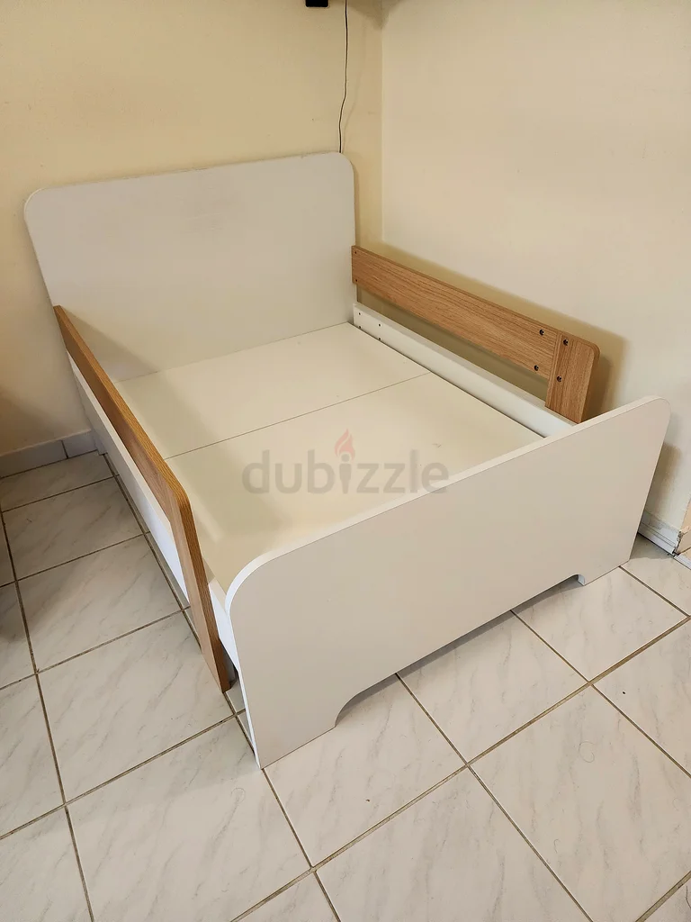 سرير أطفال جديد - قابل للتمديد للبالغين !!!! مرتبة مجانية !!!63218811981057111