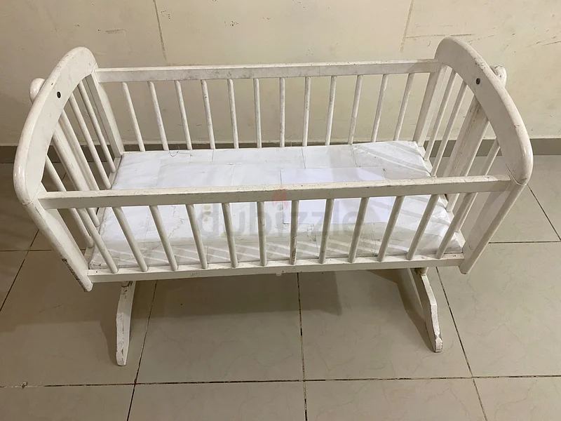 سرير أبيض أنيق لطفلك63175285885185111