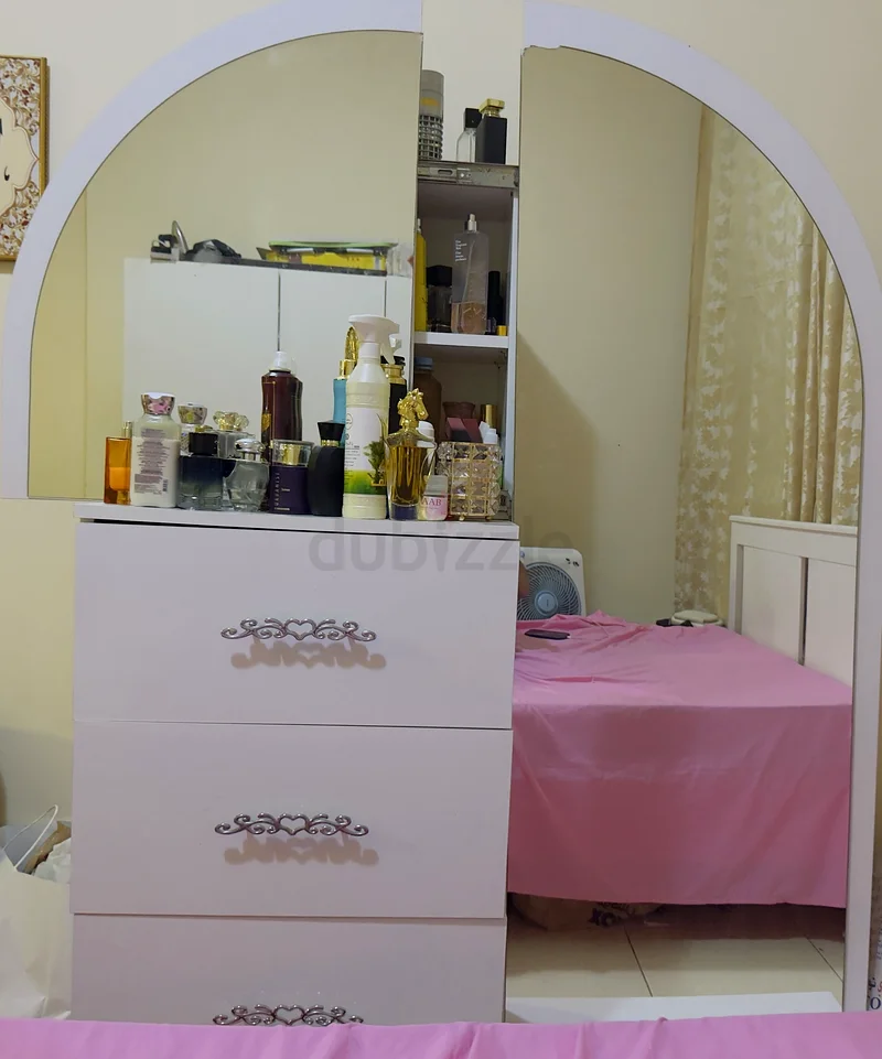 Dressing Table with mirror63220327361666111
