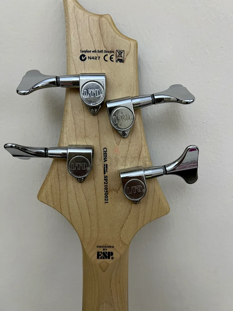 LTD B10 bass guitar63230180158979113