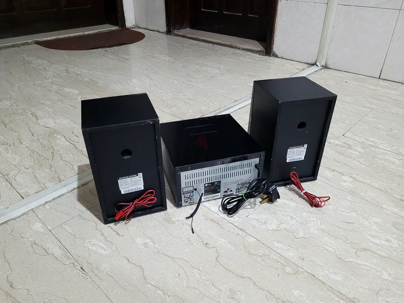 نظام صوتي صغير من إل جي بدفي دي في دي ومكونات صوت منزلية مع بلوتوث، بحالة عمل ممتازة63261812104321114