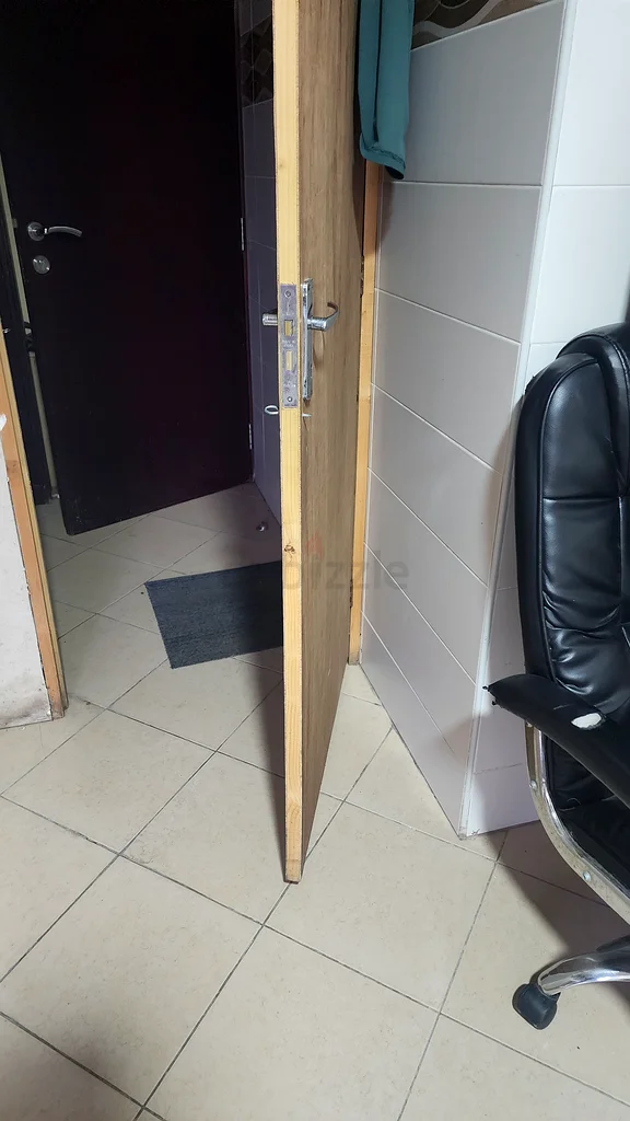 باب خشبي مع الإطار، باب خفيف الوزن مقاسه 194×74 سم63189115533057112