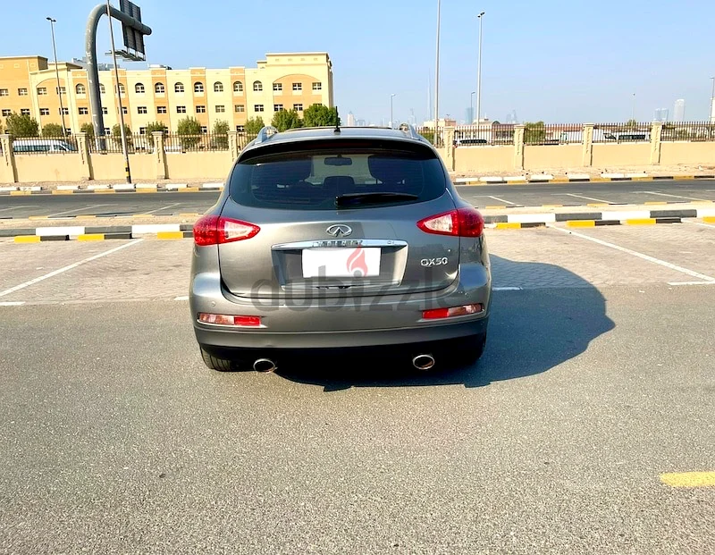 إنفيني QX50 مُشغّلة من قبل امرأة وتم صيانتها من قبل دينا تريد63174307246081111