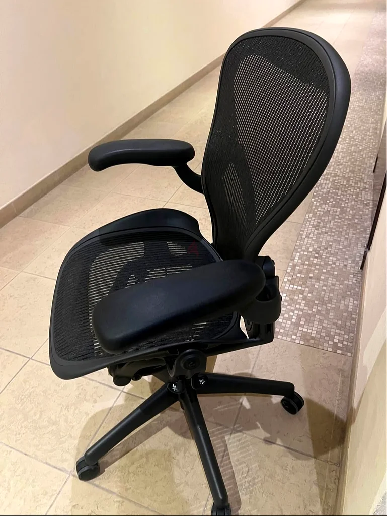 كرسي أيرون هيرمان ميلر الكلاسيكي بوضعية فيت محمل بمقاس A وB وC63179391359361111