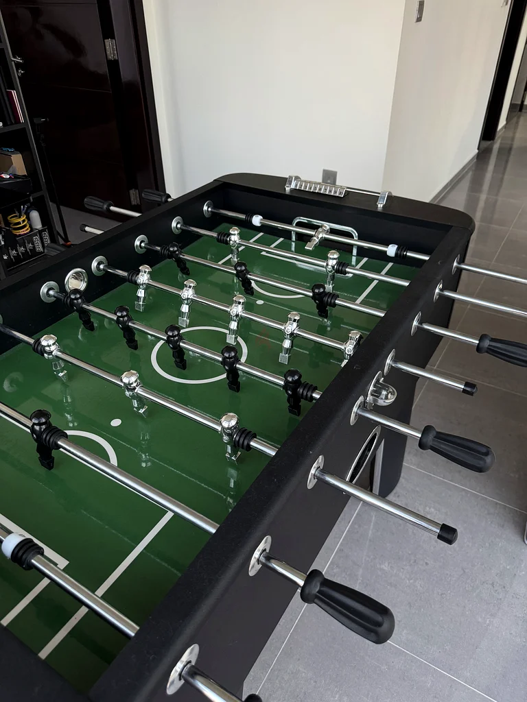 Foosball Table / Football table Almost NEW Perfect for home to okay with friends!63244712612609112