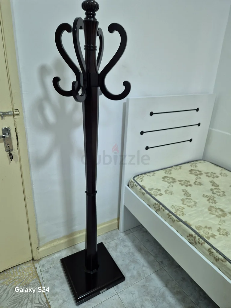 رَفّ لتعليق المعاطف للبيع63214894093953111