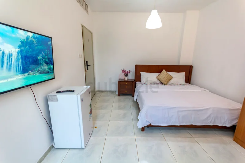 Spacious Master Room in Villa – Umm Suqeim63218793205633111