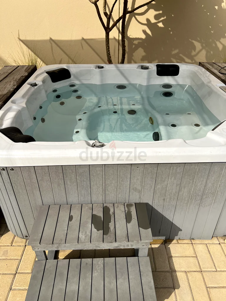 Luxurious Jacuzzi for Ultimate Relaxation63220827773315111