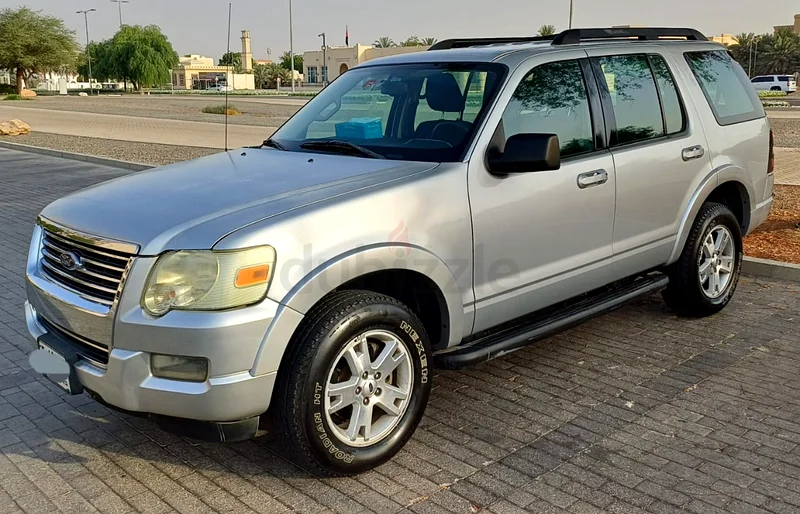 Ford Explorer XLT 2010 Model with 6 Airbags.63149117982339112