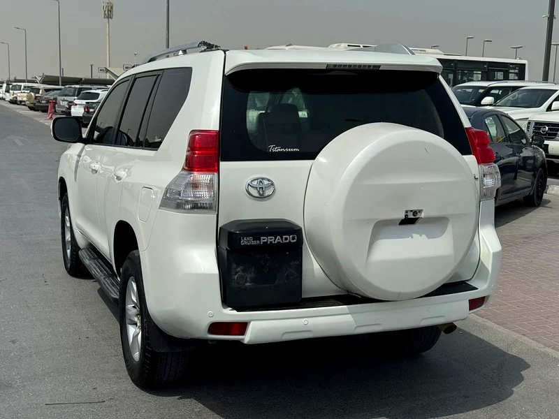 تويوتا برادو 2011 لون أبيض، سيارة Gcc مكيفة63165695708161111