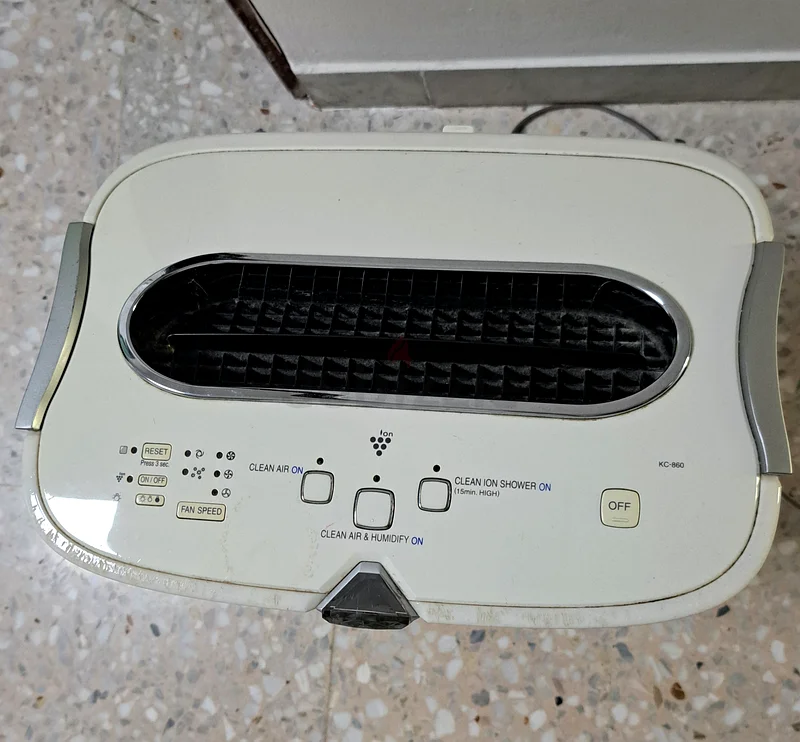 Essential Mini Dehumidifier - Compact  Efficient!63248757564161111