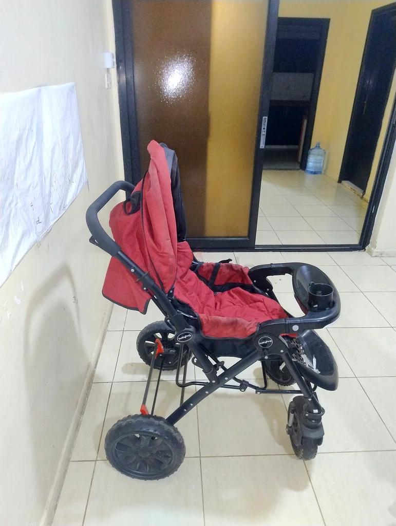 Baby Hug Stylish Red Stroller for Your Little One!63174334071170112