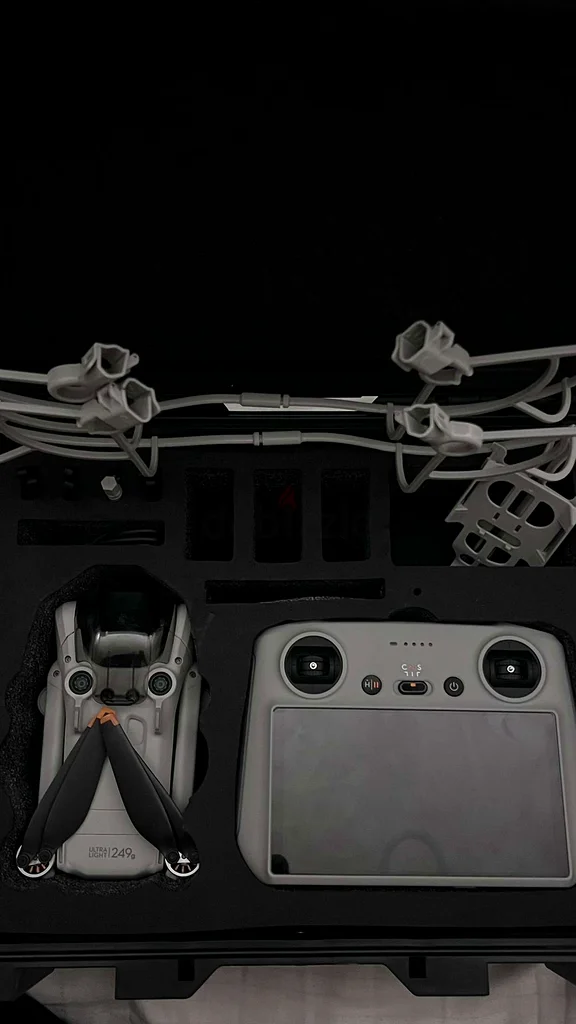 استكشف السماوات: طائرة درون من DJI مع إكسسوارات للبيع63234612184962113