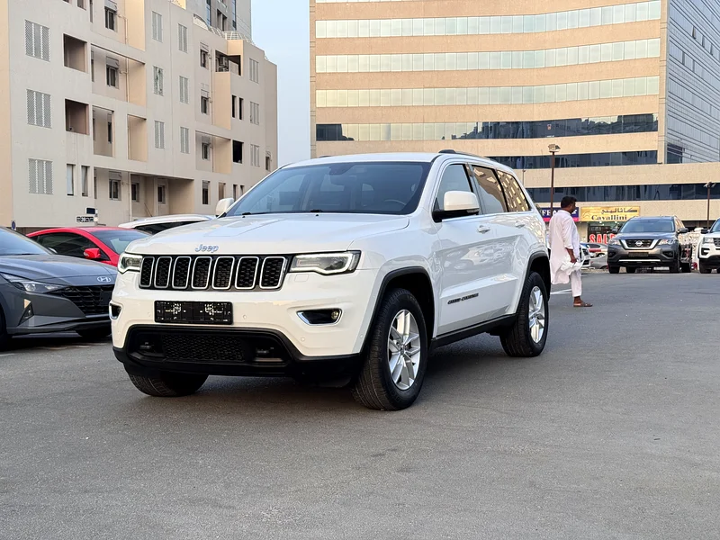جيب جراند تشوكر لاريدو مواصفات الخليج، حالة ممتازة، قرض بدون دفعة أولى بنسبة 0٪، مالك واحد63225697475585111